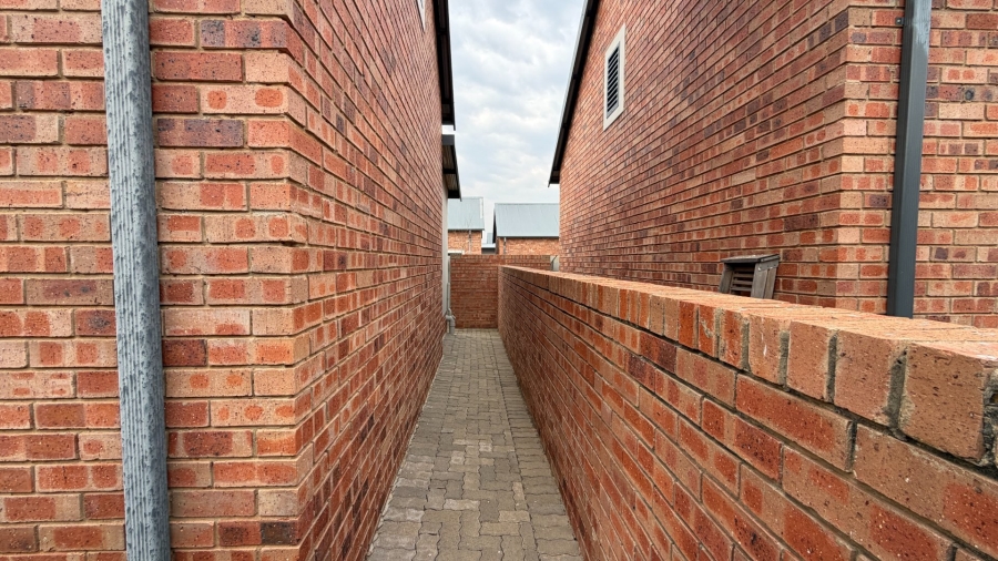 2 Bedroom Property for Sale in De Land Estate North West